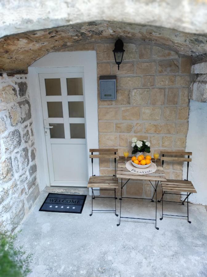דירות Kaštela Stone House Lovric מראה חיצוני תמונה