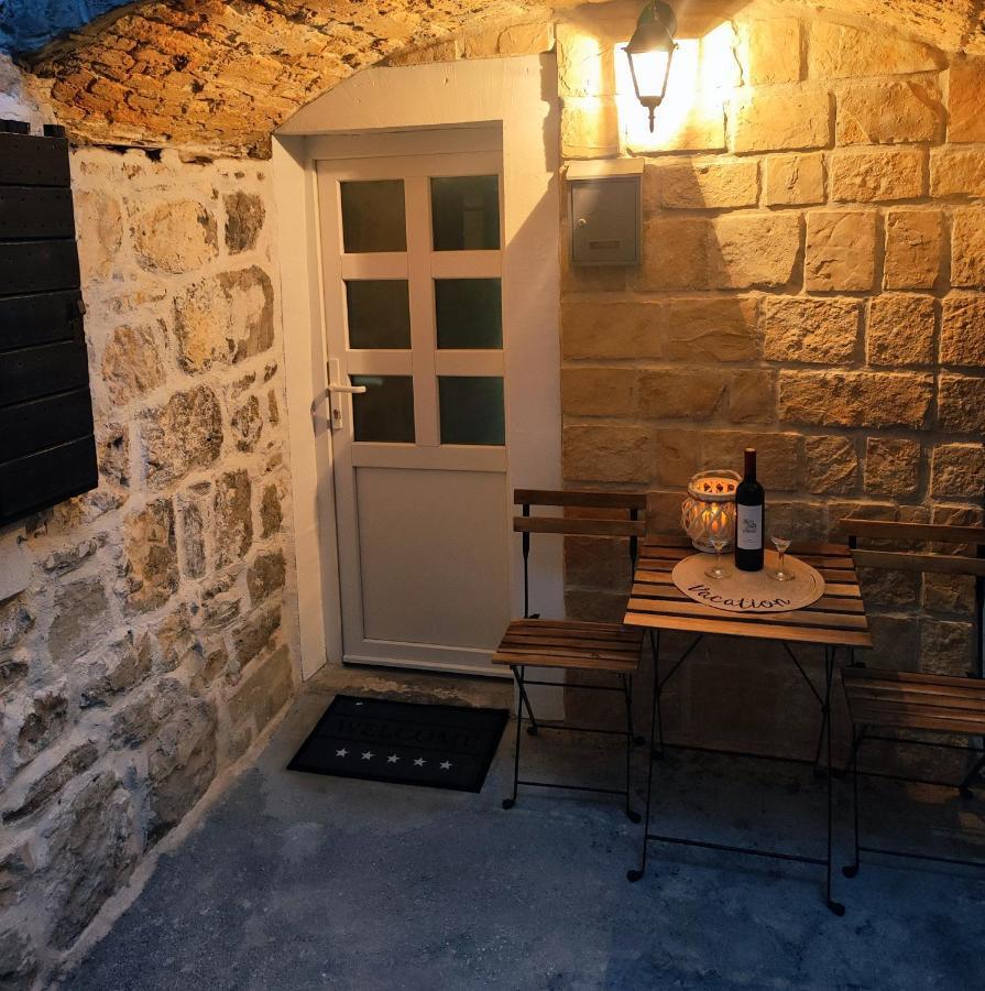 דירות Kaštela Stone House Lovric מראה חיצוני תמונה